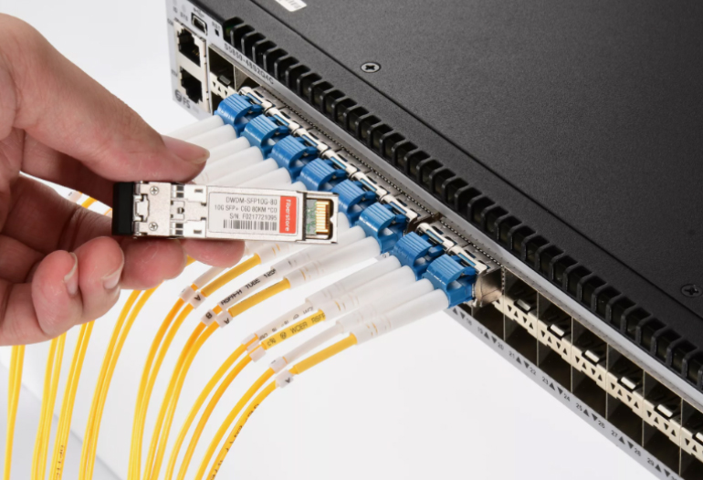 QSFP høyhastighets signalkabelutstyrsløsninger QSFP høyhastighets signalkabelutstyrsløsninger